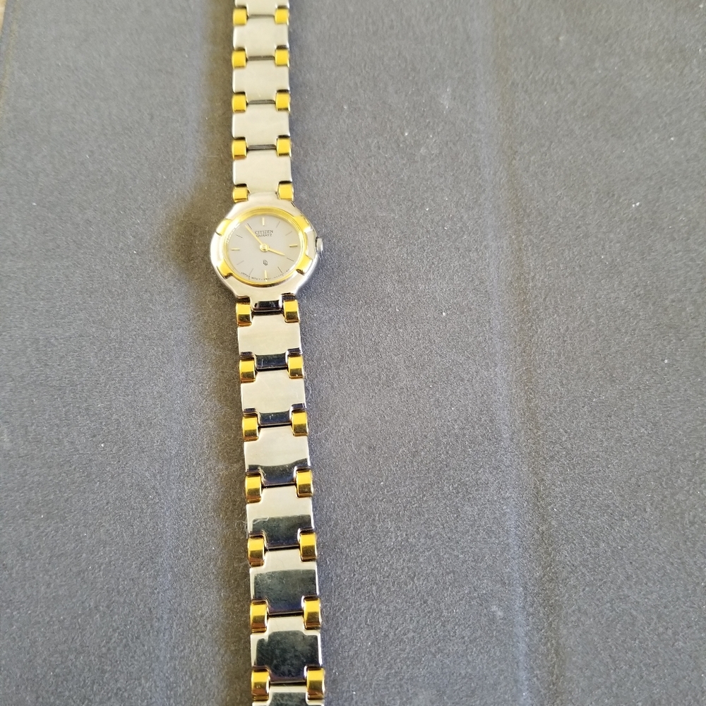 Ladies Citizen Quartz Watch